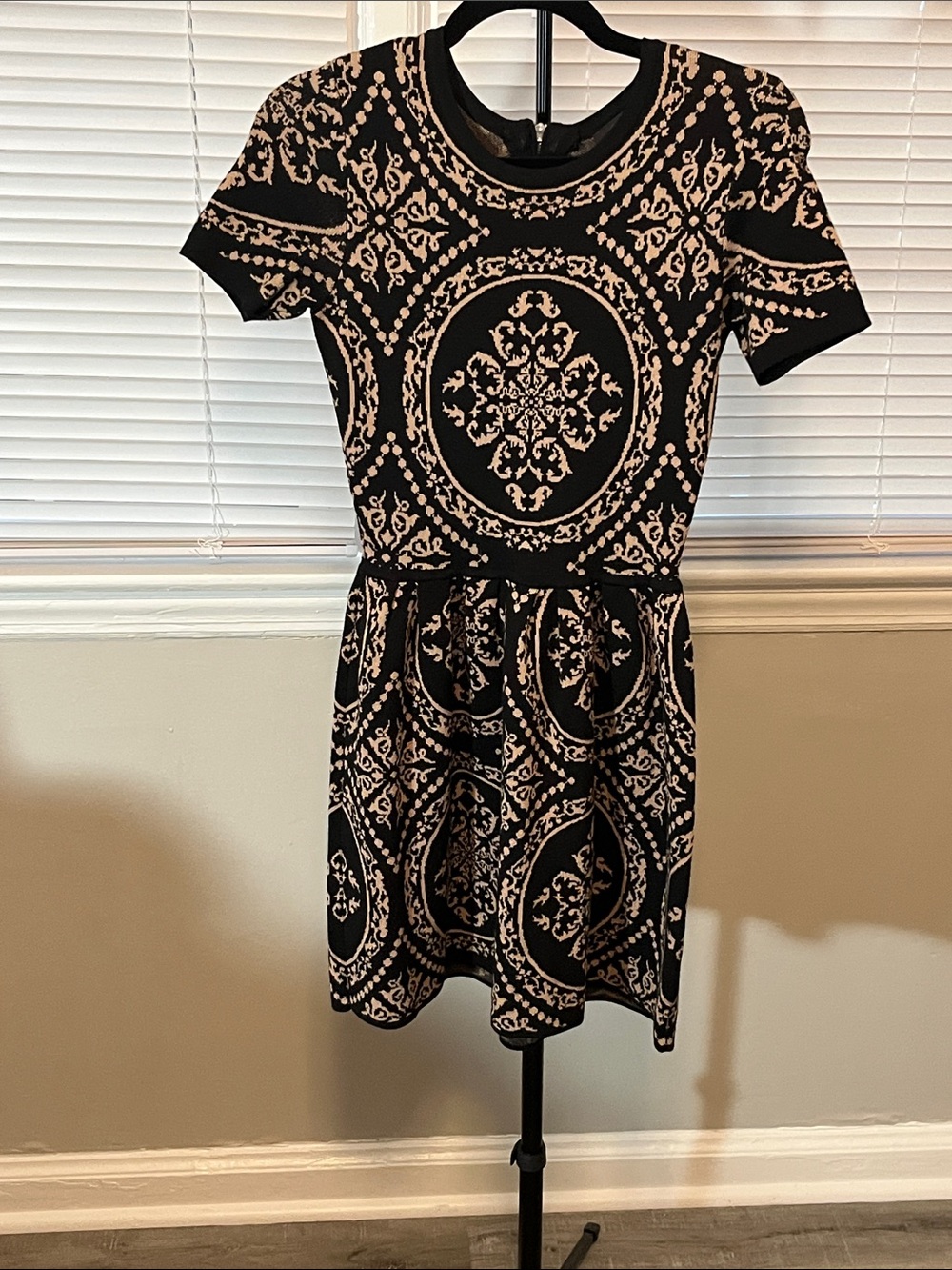 Romeo & Juliet Black and Cream,Short Sleeve Patterned Fit-and-Flare Dress